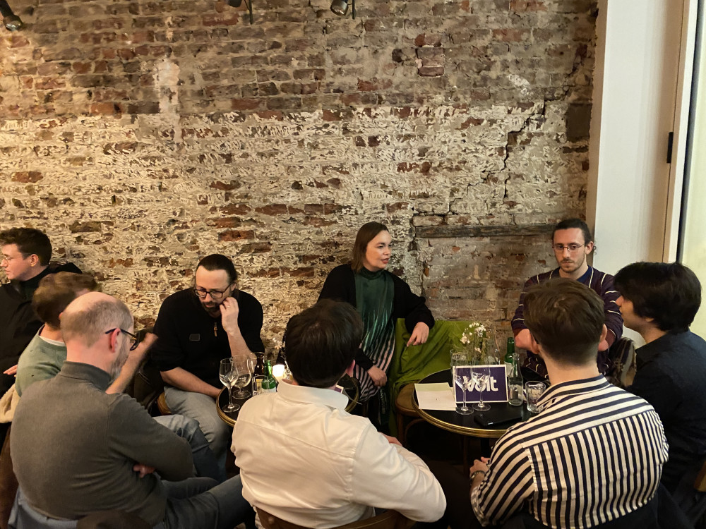 Sfeerfoto van een vorige meet & greet